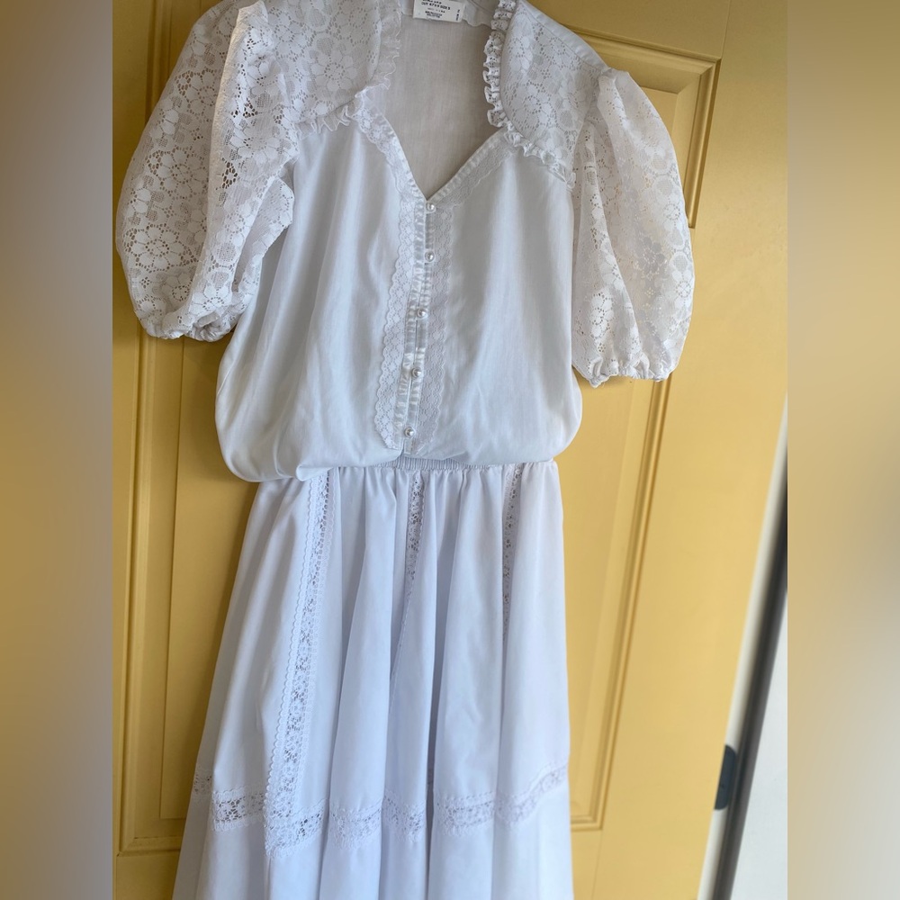 Vintage White Lace women’s Jeri Bee two piece blouse and skirt square dancing 💃